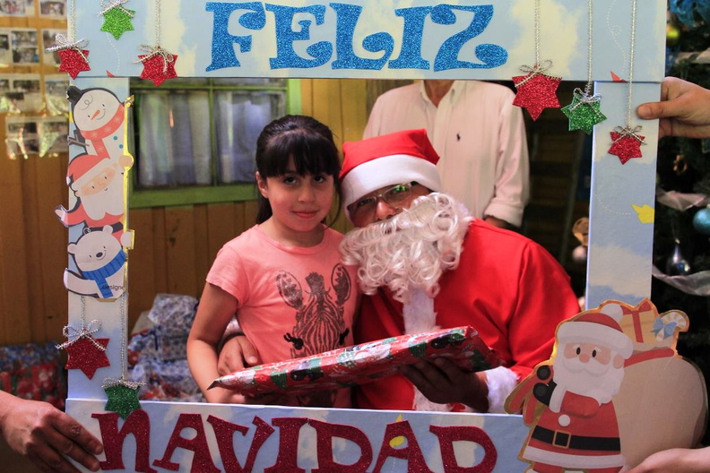 Entrega de regalos de navidad fue realizada en varios sectores de Pinto 22-12-2018 (220)