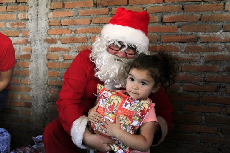 Entrega de regalos de navidad fue realizada en varios sectores de Pinto 22-12-2018 (165).jpg