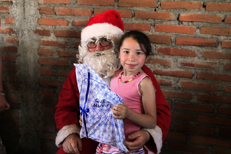 Entrega de regalos de navidad fue realizada en varios sectores de Pinto 22-12-2018 (172)