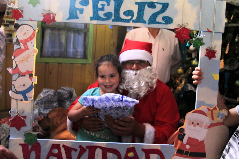Entrega de regalos de navidad fue realizada en varios sectores de Pinto 22-12-2018 (177)