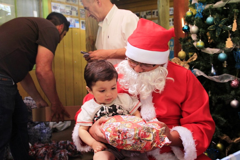 Entrega de regalos de navidad fue realizada en varios sectores de Pinto 22-12-2018 (185)
