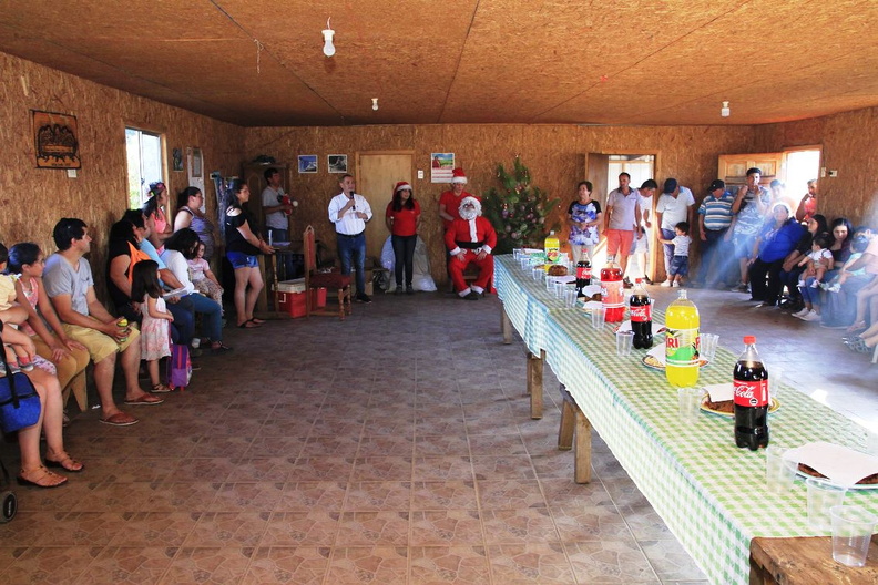 Entrega de regalos de navidad fue realizada en varios sectores de Pinto 22-12-2018 (190)