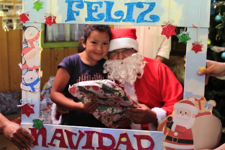 Entrega de regalos de navidad fue realizada en varios sectores de Pinto 22-12-2018 (194).jpg