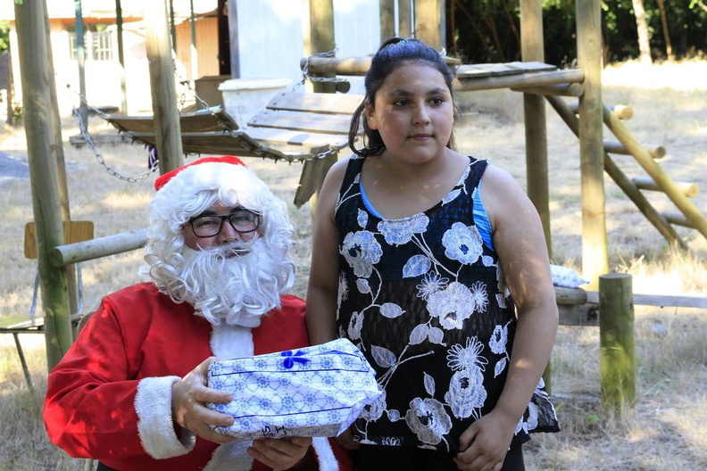 Entrega de regalos de navidad fue realizada en varios sectores de Pinto 22-12-2018 (196)