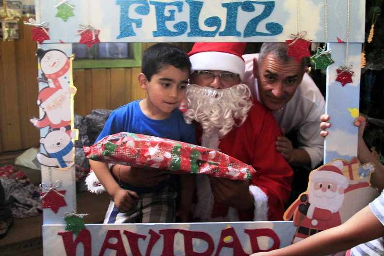 Entrega de regalos de navidad fue realizada en varios sectores de Pinto 22-12-2018 (133)