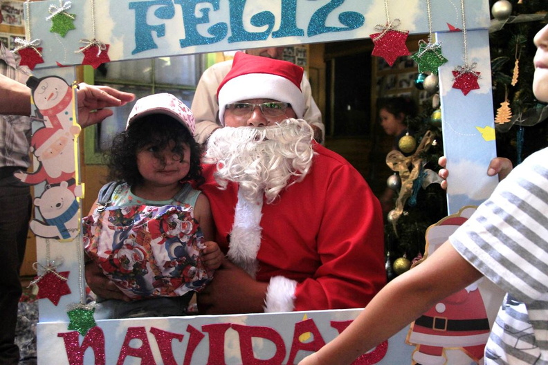 Entrega de regalos de navidad fue realizada en varios sectores de Pinto 22-12-2018 (100)