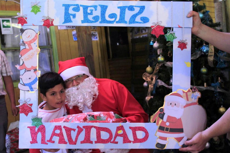 Entrega de regalos de navidad fue realizada en varios sectores de Pinto 22-12-2018 (105)