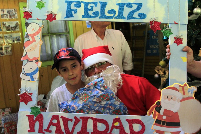 Entrega de regalos de navidad fue realizada en varios sectores de Pinto 22-12-2018 (114)