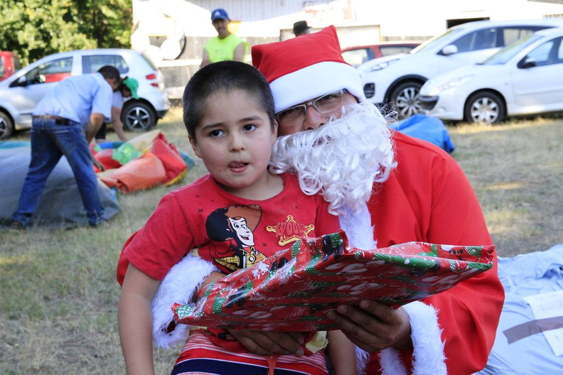 Entrega de regalos de navidad fue realizada en varios sectores de Pinto 22-12-2018 (77)