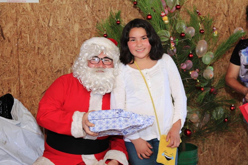 Entrega de regalos de navidad fue realizada en varios sectores de Pinto 22-12-2018 (43).jpg