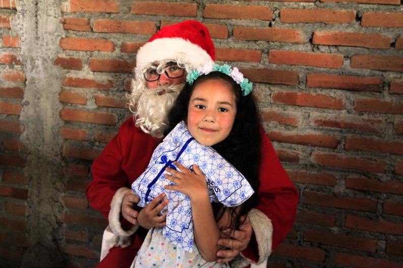 Entrega de regalos de navidad fue realizada en varios sectores de Pinto 22-12-2018 (53)