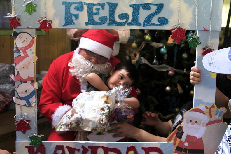 Entrega de regalos de navidad fue realizada en varios sectores de Pinto 22-12-2018 (32)
