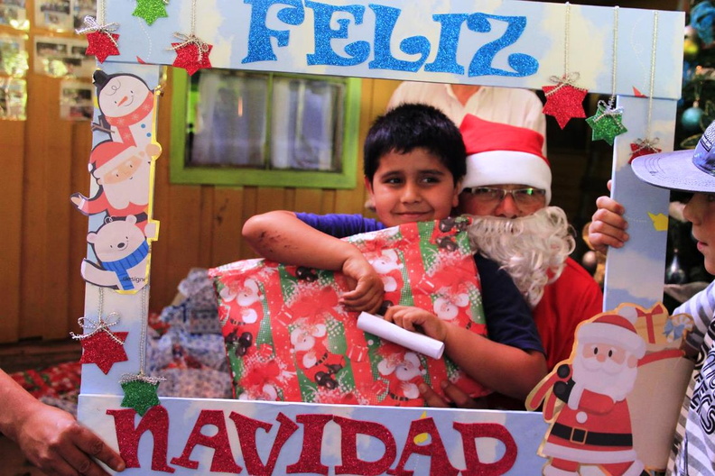 Entrega de regalos de navidad fue realizada en varios sectores de Pinto 22-12-2018 (23)