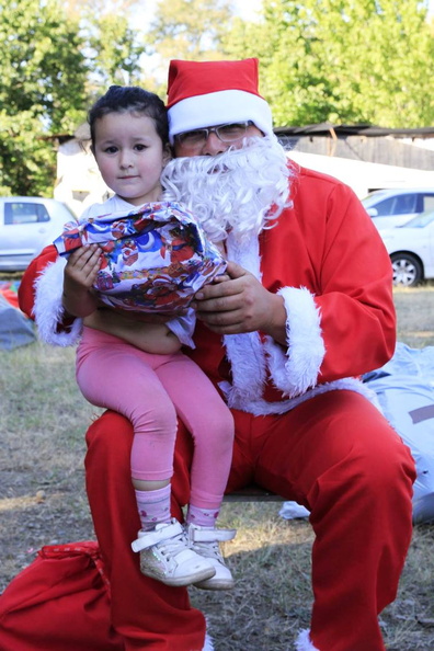 Entrega de regalos de navidad fue realizada en varios sectores de Pinto 22-12-2018 (3).jpg