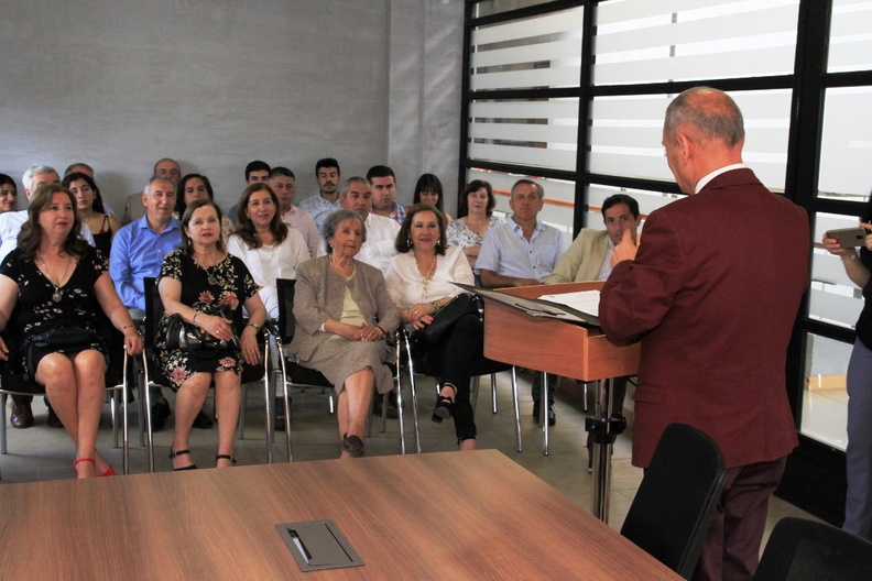 Placa oficializa la sala de reuniones de la Municipalidad como Sala de Reuniones Rodolfo Carrasco Jiménez 26-12-2018 (3)