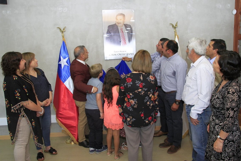Sala del Concejo de la Municipalidad llevará el nombre del ex Alcalde don Víctor Ortiz Tapia 04-01-2019 (18).jpg
