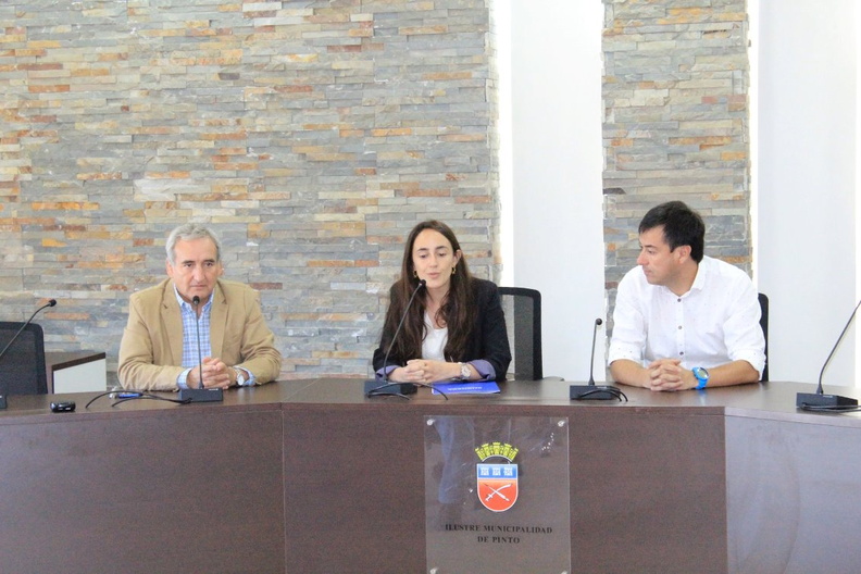 SUBDERE realizó entrega oficial a la Municipalidad de Pinto de tres resoluciones de asignación de recursos 15-01-2019 (7)
