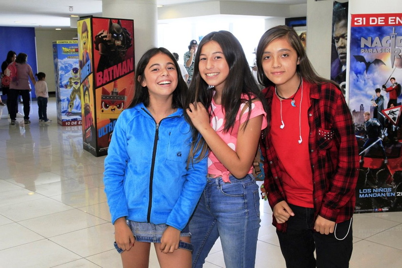 Niños y niñas de la Escuela de Verano disfrutaron de una película en la ciudad de Chillán 31-01-2019 (3)