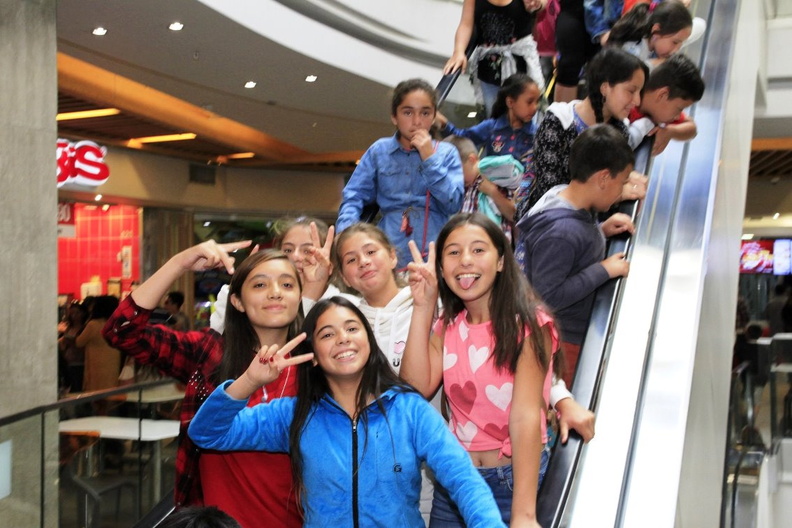 Niños y niñas de la Escuela de Verano disfrutaron de una película en la ciudad de Chillán 31-01-2019 (4)