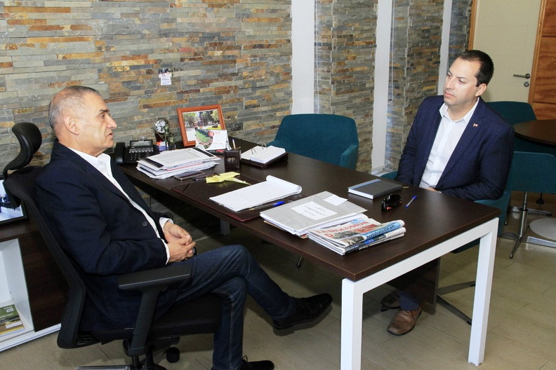 Seremi de Energía sostuvo reunión con el Alcalde Manuel Guzmán Aedo 04-02-2019 (3)