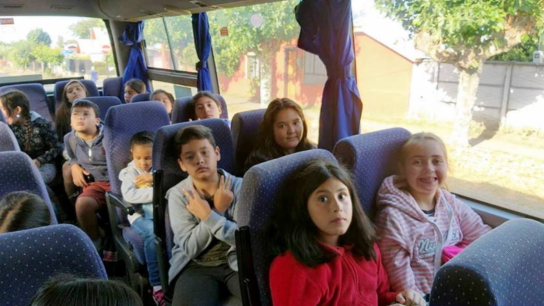 Niños y niñas de la Escuela de Verano viajan a Quillón en su última actividad 13-02-2019 (1).jpg