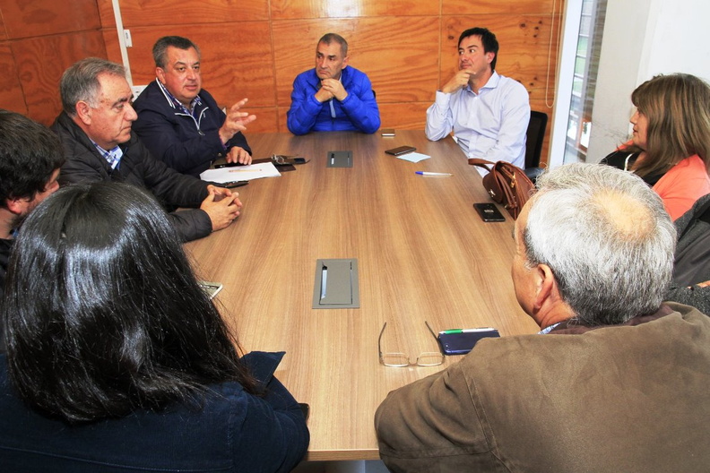 Reunión entre vecinos y la I. Municipalidad de Pinto busca una solución a los caminos de Las Trancas 09-04-2019 (8)