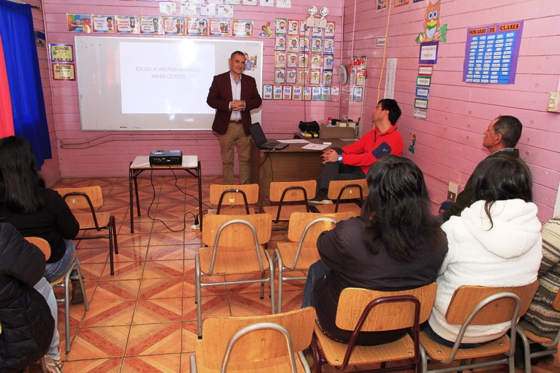 Alcalde Manuel Guzmán presentó proyectos para la Escuela Héctor Manuel Arias Cortes del Ciruelito 12-04-2019 (6)