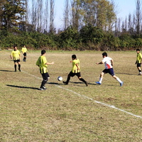 Autoridad comunal realiza entrega de equipos de fútbol a cada club deportivo 