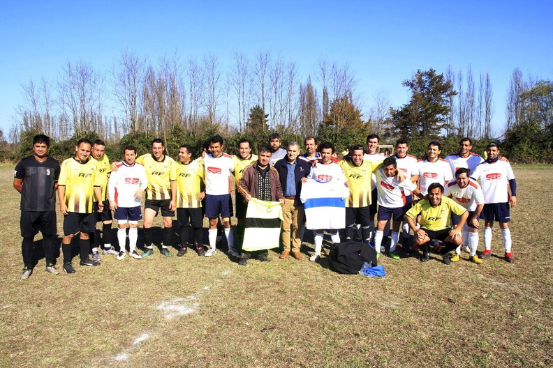 Autoridad comunal realiza entrega de equipos de fútbol a cada club deportivo 13-05-2019 (12)