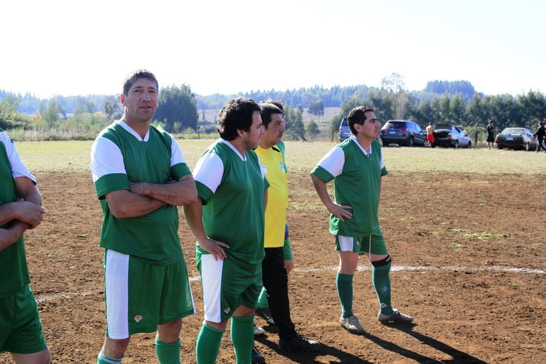 Autoridad comunal realiza entrega de equipos de fútbol a cada club deportivo 13-05-2019 (18)
