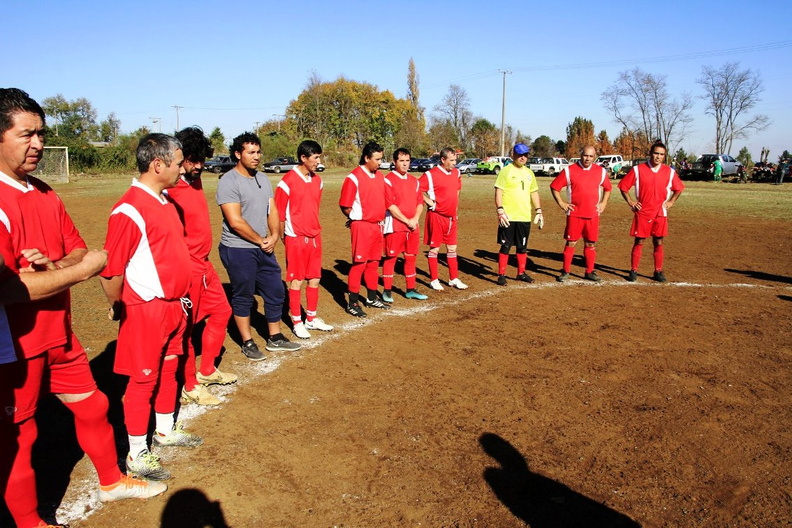 Autoridad comunal realiza entrega de equipos de fútbol a cada club deportivo 13-05-2019 (20)