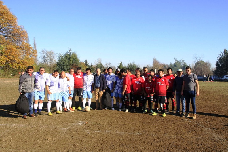Autoridad comunal realiza entrega de equipos de fútbol a cada club deportivo 13-05-2019 (36)