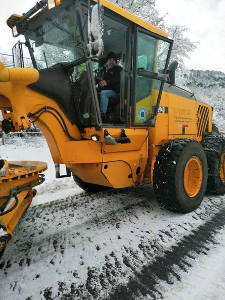 Maquinaria municipal realizó despeje de la Ruta N-55 sector Las Trancas producto del exceso de nieve caída 24-06-2019 (3).jpg