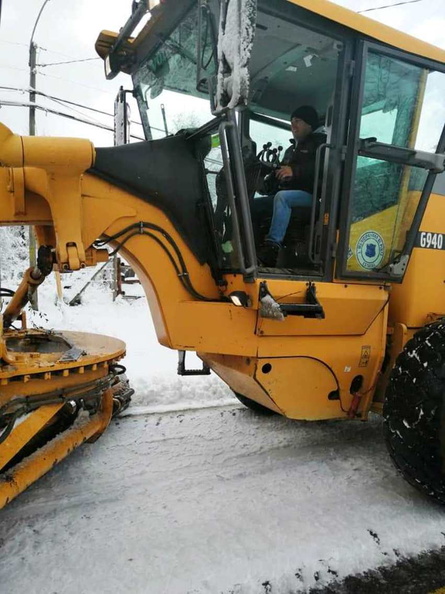 Maquinaria municipal realizó despeje de la Ruta N-55 sector Las Trancas producto del exceso de nieve caída 24-06-2019 (5).jpg