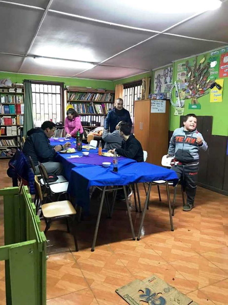 Apoderados y vecinos de la escuela el Rodeo compartieron un almuerzo con el alcalde Manuel Guzmán 01-07-2019 (2)