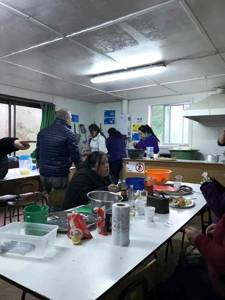 Apoderados y vecinos de la escuela el Rodeo compartieron un almuerzo con el alcalde Manuel Guzmán 01-07-2019 (4)