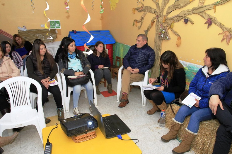 Alcalde Manuel Guzmán sostuvo reunión con Apoderados del Jardín Infantil Girasol de El Rosal 10-07-2019 (4)