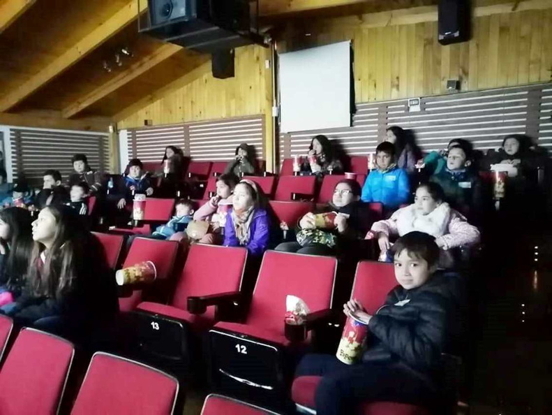 29 niños beneficiarios pudieron disfrutar de una película en el Cine The Oz 12-07-2019 (8).jpg