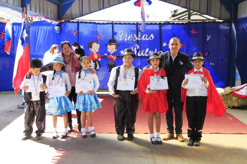 Escuela Juan Jorge de El Rosal exhibió sus dotes artísticos en homenaje a las Fiestas Patrias 13-09-2019 (2).jpg
