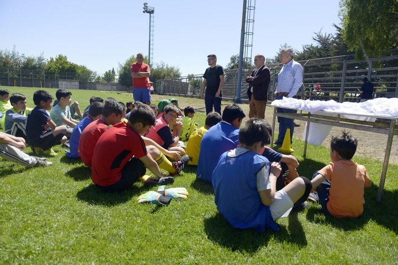 Implementación deportiva a la escuela de fútbol de Pinto 11-11-2019 (12)