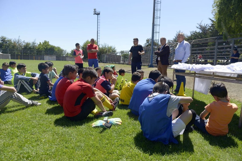 Implementación deportiva a la escuela de fútbol de Pinto 11-11-2019 (13)