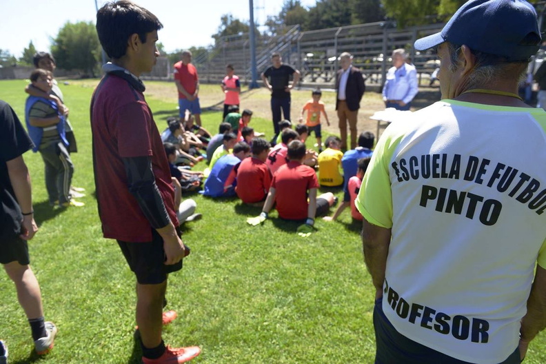 Implementación deportiva a la escuela de fútbol de Pinto 11-11-2019 (16)