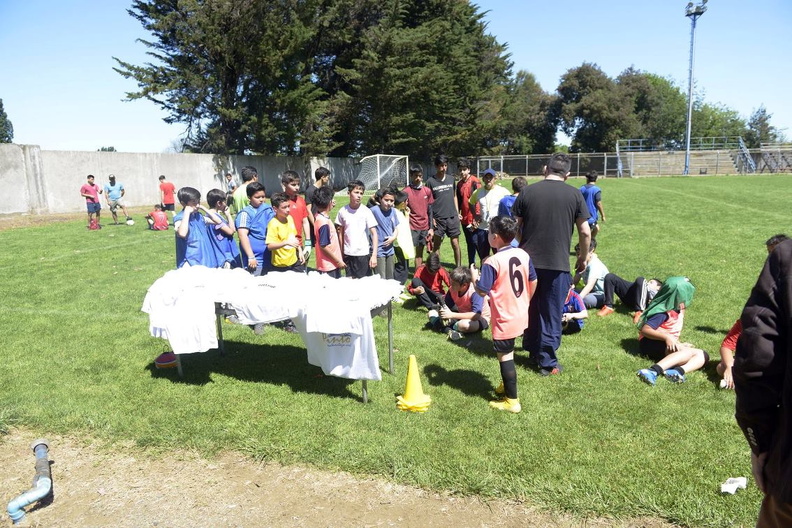 Implementación deportiva a la escuela de fútbol de Pinto 11-11-2019 (17)