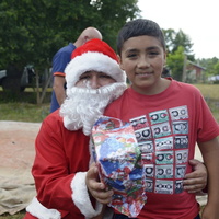 Viejito Pascuero inicia entrega de regalos en Pinto