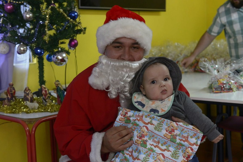 Viejito Pascuero inicia entrega de regalos en Pinto 16-12-2019 (4)