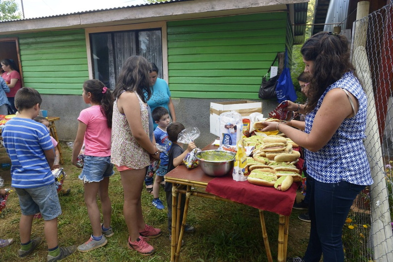 Viejito Pascuero inicia entrega de regalos en Pinto 16-12-2019 (6)