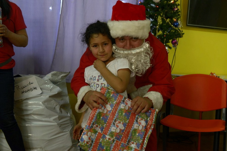 Viejito Pascuero inicia entrega de regalos en Pinto 16-12-2019 (11).jpg