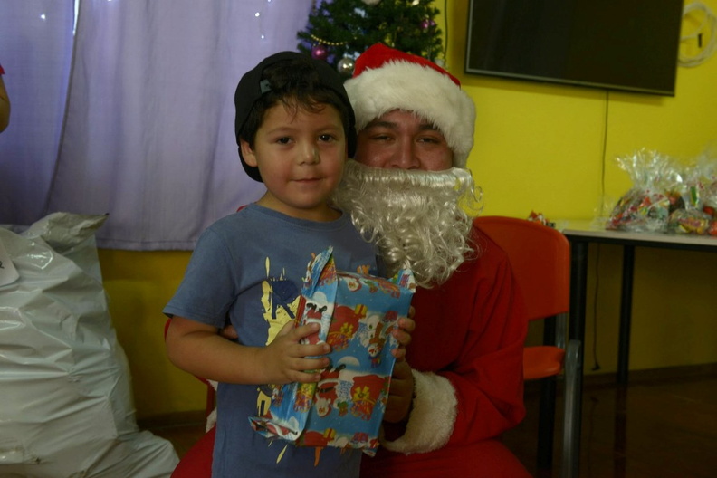 Viejito Pascuero inicia entrega de regalos en Pinto 16-12-2019 (12)