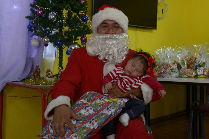 Viejito Pascuero inicia entrega de regalos en Pinto 16-12-2019 (21)