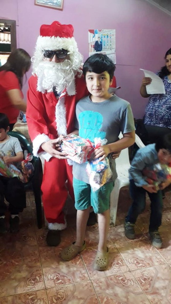 Viejito Pascuero inicia entrega de regalos en Pinto 16-12-2019 (22)